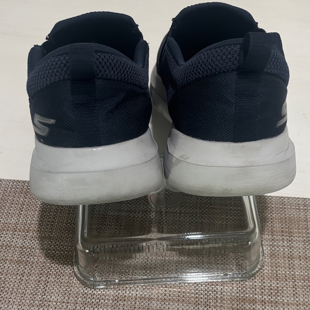 Skechers Ultra Go Walk Sneakers in navy. Men 15. Excellent condition. Very nice! - Picture 4 of 8